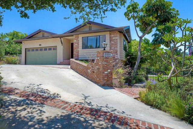 Detail Gallery Image 3 of 53 For 338 Skyline Dr, Vista,  CA 92084 - 4 Beds | 2 Baths