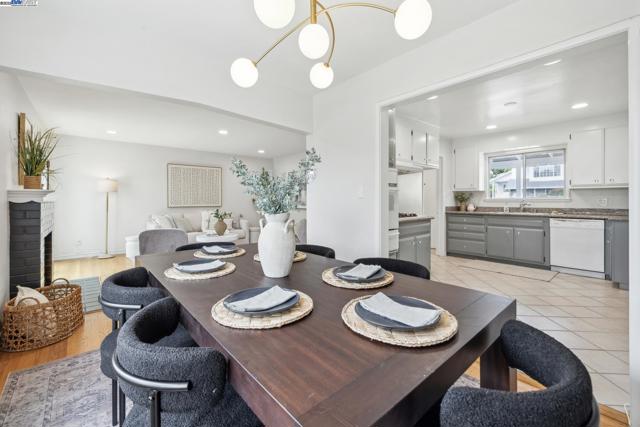 4859 Seaview Ave, Castro Valley CA: https://media.crmls.org/mediaz/1e21d24b-2a61-413a-a6e0-50aaa527c49e.jpg