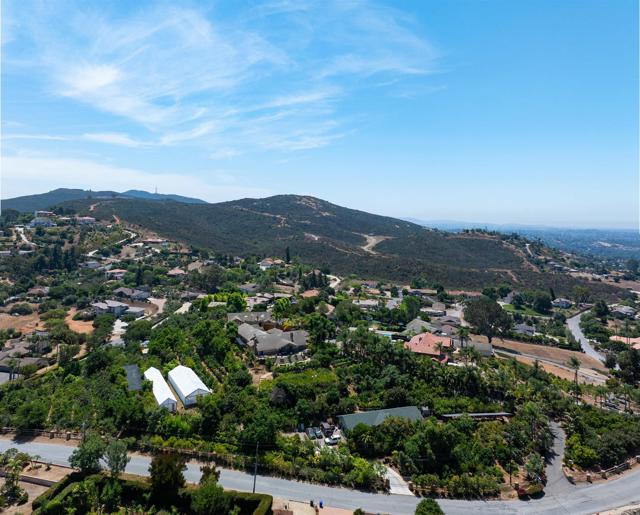 2081 Elevado Road, Vista CA: https://media.crmls.org/mediaz/1e21d2b6-3528-483a-9ad0-e5aeca0c27c7.jpg