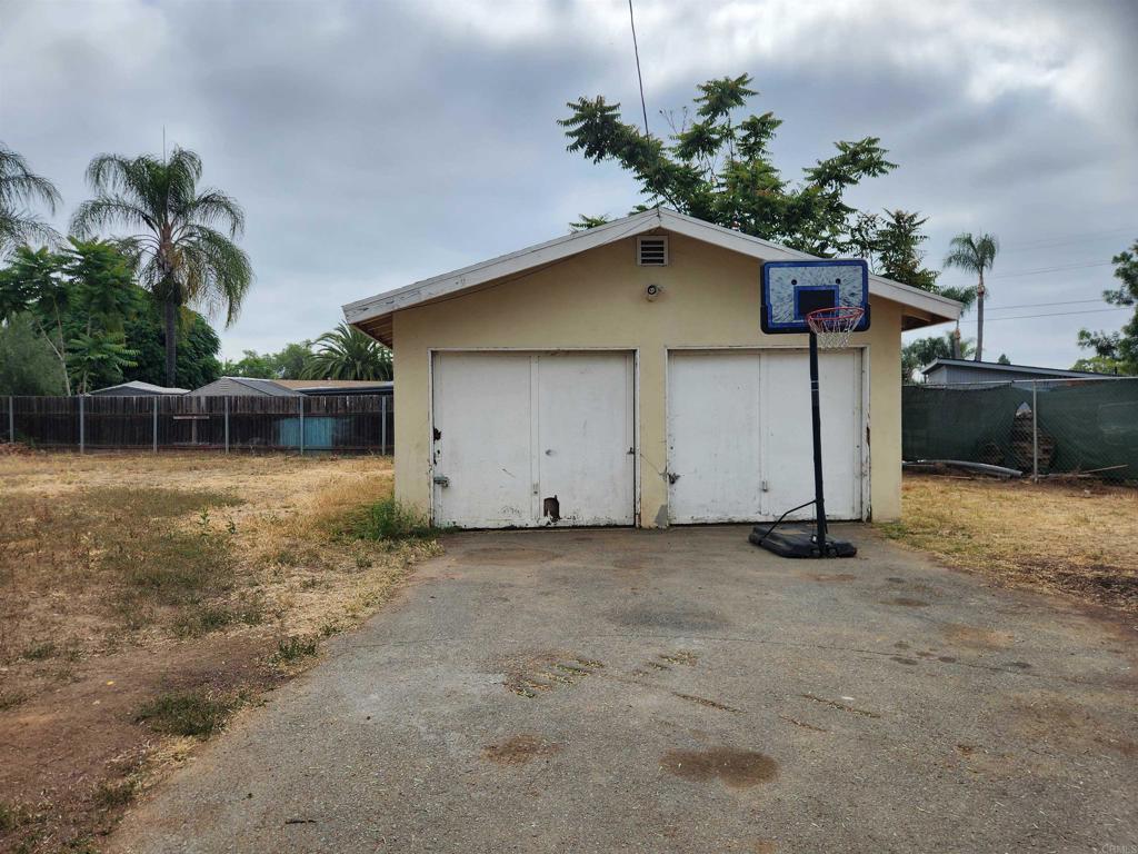 664 Fig St - photo 13