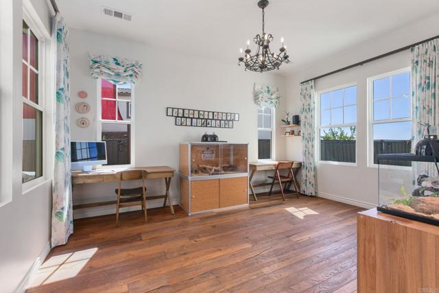Image 17 of 74 For 1251 Holmgrove Drive