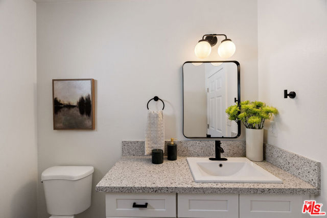 5748 7th Avenue, Los Angeles CA: https://media.crmls.org/mediaz/1e22a5fd-7ba6-4a50-ad5e-7558b7598e81.jpg