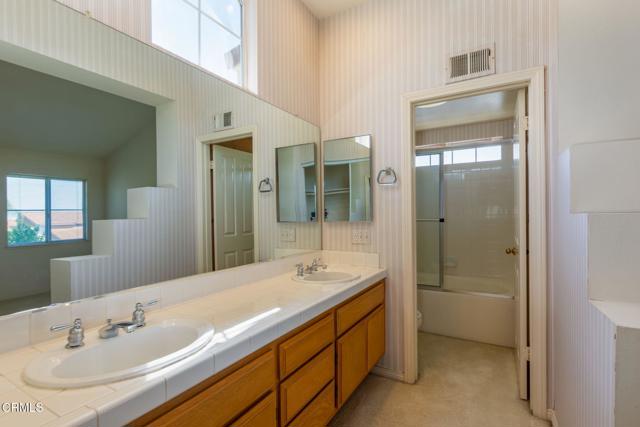 1062 Meadowlark Drive, Fillmore CA: https://media.crmls.org/mediaz/1e22e03e-bb71-451f-bb00-2204e8cf90a0.jpg