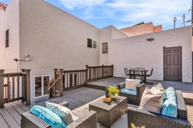 1260 Monterey Boulevard, San Francisco CA: https://media.crmls.org/mediaz/1e22ebf1-94e8-4aed-a4eb-5ef081b00501.jpg