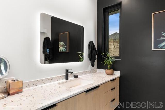1615 Vista Del Lago, Fallbrook CA: https://media.crmls.org/mediaz/1e22fc8f-a799-4073-98c7-5093b62aea1d.jpg
