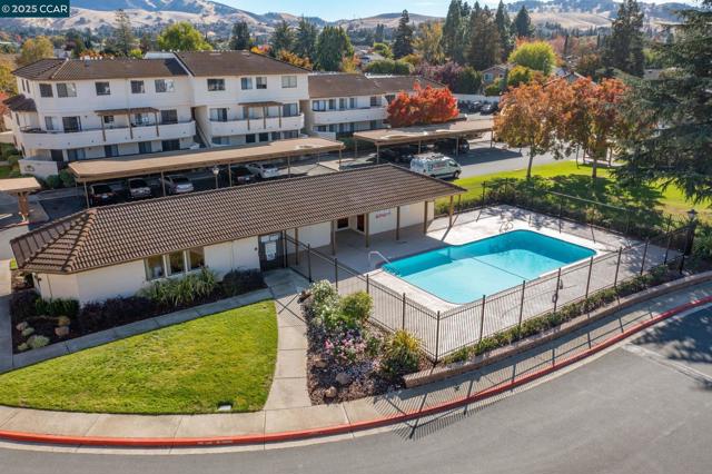 5095 Valley Crest Dr, Concord CA: https://media.crmls.org/mediaz/1e230462-1067-4f01-89f9-db238545ccef.jpg