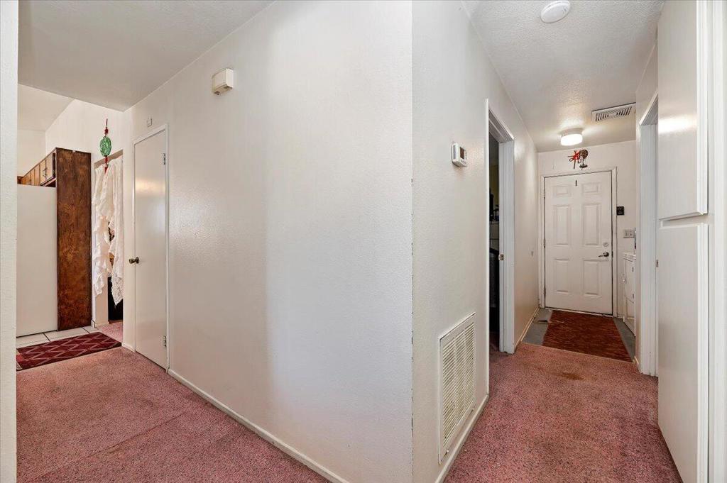 https://media.crmls.org/mediaz/1e233076-a1bf-4cf5-81ca-1343da1087e7.jpg?preset=X-Large