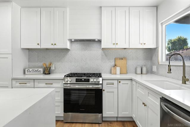 9058 Inverness Rd, Santee CA: https://media.crmls.org/mediaz/1e23cfc6-cf28-4581-8eec-0c0b35ae6abc.jpg