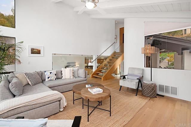 2127 Heather Ln, Del Mar CA: https://media.crmls.org/mediaz/1e24258e-8630-4dcc-8189-4b26e421bf04.jpg
