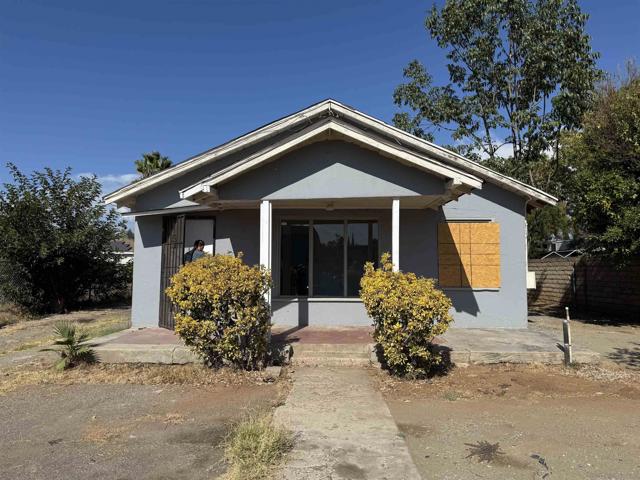1104 S Escondido Blvd, Escondido CA: https://media.crmls.org/mediaz/1e2435e3-8fa3-444f-821f-e0204c511f89.jpg