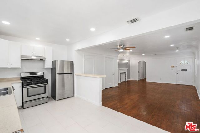 934 N La Jolla Avenue, West Hollywood CA: https://media.crmls.org/mediaz/1e24a985-583e-4a15-afe9-04570580f2af.jpg