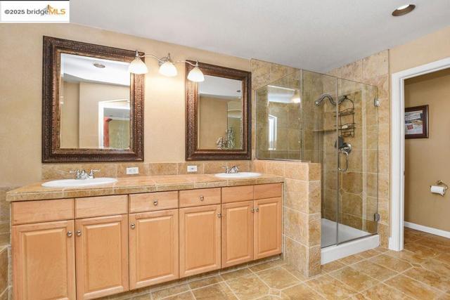 197 Branbury Dr, Campbell CA: https://media.crmls.org/mediaz/1e24bb41-6897-4f20-a9ab-58199f53e376.jpg