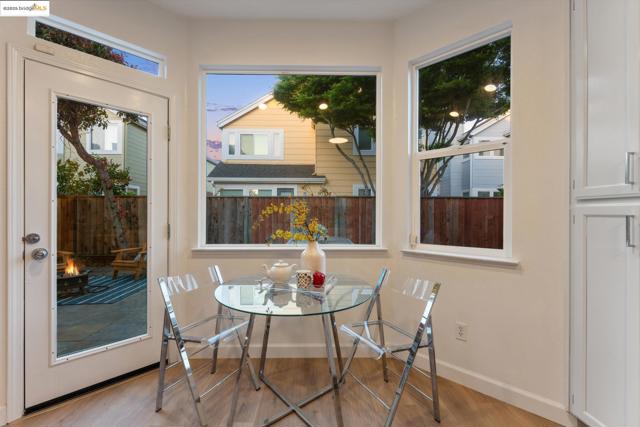 102 Waterview Dr, Richmond CA: https://media.crmls.org/mediaz/1e24de44-9b72-4ae6-9aee-e2f9a570f759.jpg