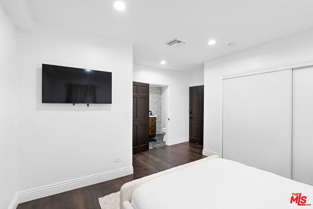 1110 N Beverly Glen Boulevard, Los Angeles CA: https://media.crmls.org/mediaz/1e24fe11-2a41-4167-8427-05bfce1901e7.jpg