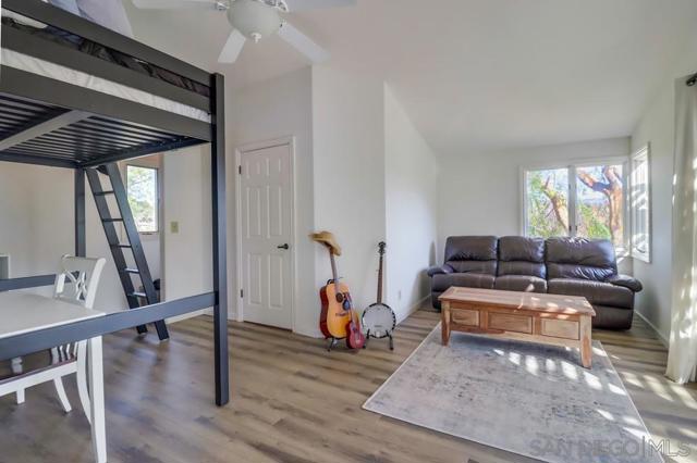 9740 Nutby Ln, Escondido CA: https://media.crmls.org/mediaz/1e24fecf-f2f1-4417-9eeb-a53caf32587d.jpg