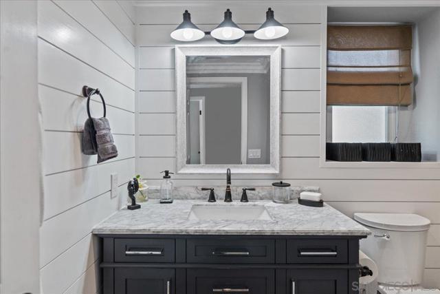 22682 S Canada Ct, Lake Forest CA: https://media.crmls.org/mediaz/1e254168-c18c-4eb9-b23d-f1d2fd859689.jpg
