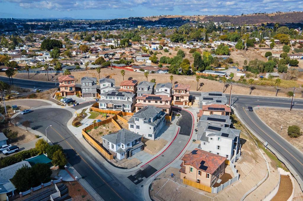 8595 Vista Azul Pl