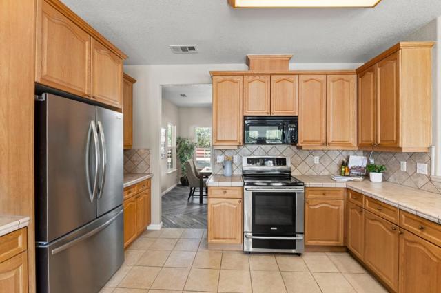 Image 21 of 90 For 157 Oak Knoll Court
