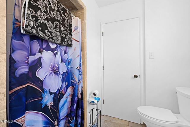 1127 Douglas Avenue, Oxnard CA: https://media.crmls.org/mediaz/1e26a50a-ff77-486a-8344-81ed920e4aa1.jpg
