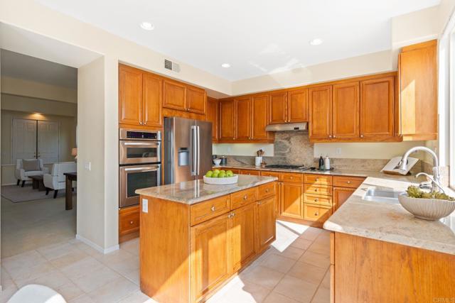 Detail Gallery Image 14 of 56 For 6181 Sunset Crest Way, San Diego,  CA 92121 - 4 Beds | 3 Baths