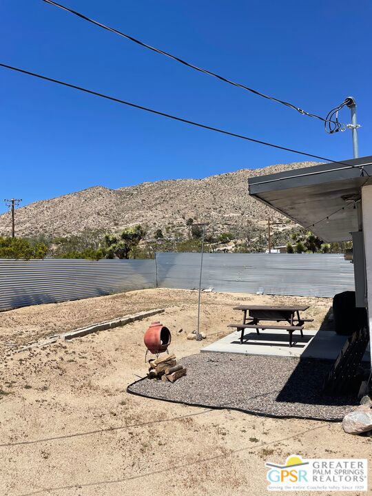 6974 Apache Trail, Yucca Valley CA: https://media.crmls.org/mediaz/1e270018-ac53-4da3-a1f0-cad89c7b258b.jpg