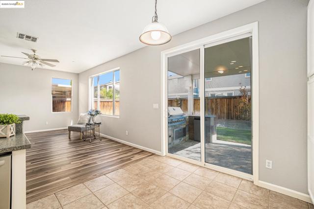 1008 Finn Way, Brentwood CA: https://media.crmls.org/mediaz/1e270732-a985-4b77-844d-0a540737c935.jpg