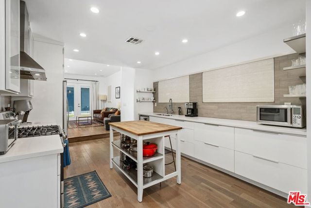 4139 Camero Avenue, Los Angeles CA: https://media.crmls.org/mediaz/1e273a67-0a97-4b3f-afe3-c6b2fefa9d83.jpg
