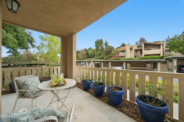 245 Oakleaf Drive, Thousand Oaks CA: https://media.crmls.org/mediaz/1e279164-1343-49d8-81c0-665faa036a98.jpg