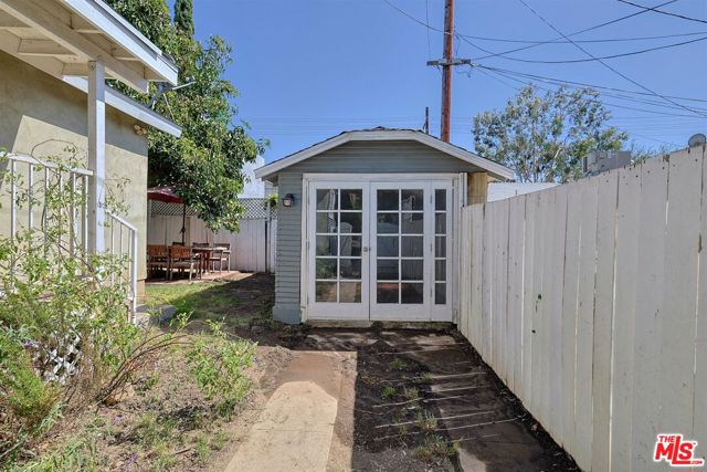 512 East Tujunga Avenue photo 29