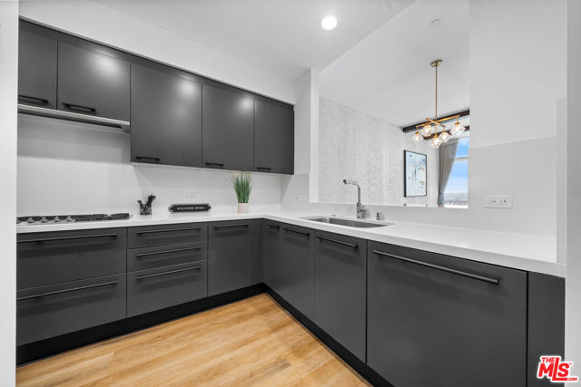 900 W Olympic Boulevard, Los Angeles CA: https://media.crmls.org/mediaz/1e2845e1-3b2d-4f58-affb-56b64c049002.jpg