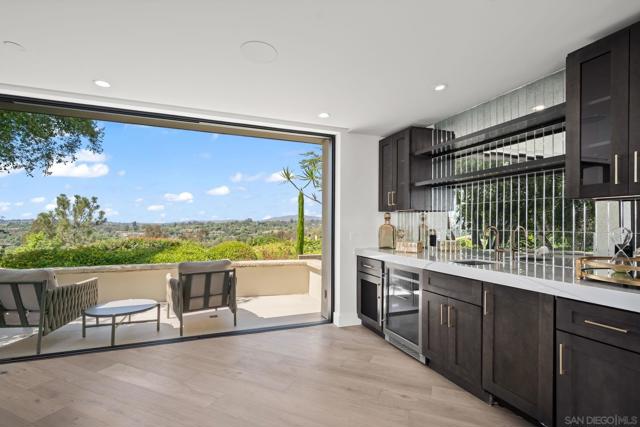 5465 Avenida Maravillas, Rancho Santa Fe CA: https://media.crmls.org/mediaz/1e28e7ca-ce56-4406-b31e-edd097119d9b.jpg