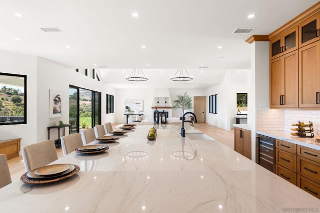 5120 Creek Oak Dr, Fallbrook CA: https://media.crmls.org/mediaz/1e293496-8240-4c9b-b087-f75de9f9ef52.jpg