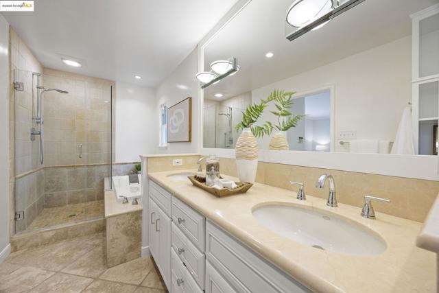 38 La Salle Ave, Piedmont CA: https://media.crmls.org/mediaz/1e297c1a-5a45-4ebd-a5db-716f3b3b61ca.jpg