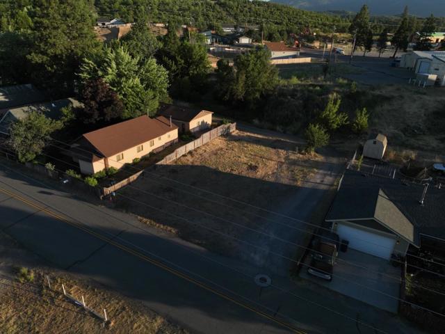 563 Shasta Avenue, Weed CA: https://media.crmls.org/mediaz/1e29e88e-0614-4bc9-8732-a33cc7b580f6.jpg