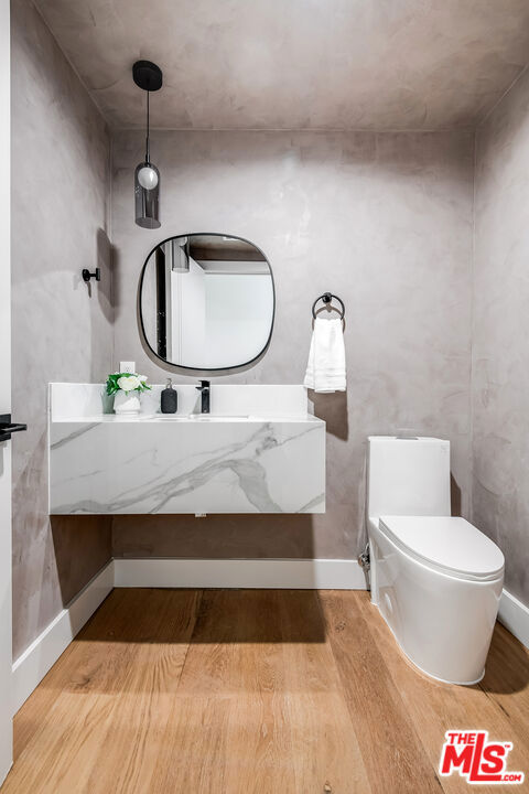 16226 Dickens Street, Encino CA: https://media.crmls.org/mediaz/1e2a3b37-c5c3-4582-8114-c2a75cca1879.jpg
