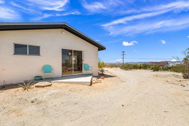 7648 Araby Avenue, 29 Palms CA: https://media.crmls.org/mediaz/1e2a7865-67ea-466f-8826-e62aa893d69e.jpg