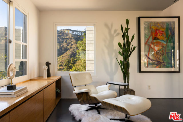 6300 Mulholland Highway, Los Angeles CA: https://media.crmls.org/mediaz/1e2ac75c-6eb1-455b-a04d-d502506df264.jpg