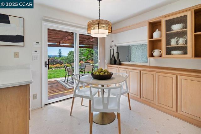 681 Rock Oak Rd, Walnut Creek CA: https://media.crmls.org/mediaz/1e2af747-0953-4697-a161-0c3ddf07feef.jpg