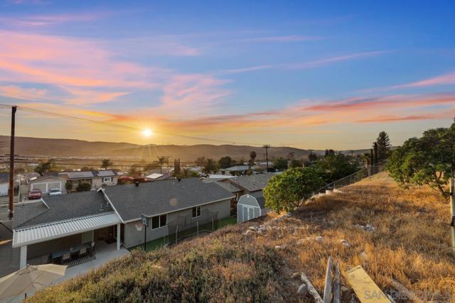 10231 Settle Rd, Santee CA: https://media.crmls.org/mediaz/1e2b5840-9f3e-4ef8-a7b2-8d8964a0b0af.jpg