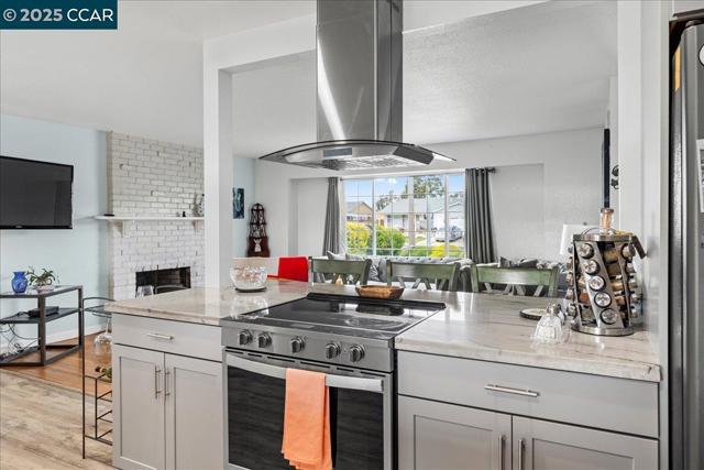 885 Tara Hills Dr, Pinole CA: https://media.crmls.org/mediaz/1e2b9913-4f47-4507-aae2-811c7776d6ef.jpg