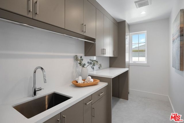 8025 Stewart Avenue, Los Angeles CA: https://media.crmls.org/mediaz/1e2bc3b4-5b8f-49b4-855c-9ca2e7983768.jpg