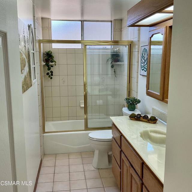 2455 Castlemont Court, Simi Valley CA: https://media.crmls.org/mediaz/1e2bd9aa-e062-4a7a-8702-8321f7eb45d2.jpg
