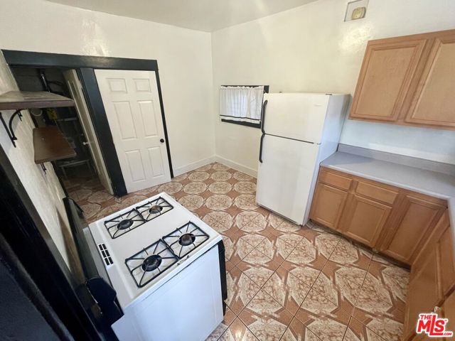 737 N HARVARD Boulevard, Los Angeles CA: https://media.crmls.org/mediaz/1e2c24c0-b338-491d-a6b5-ba25879c42ab.jpg