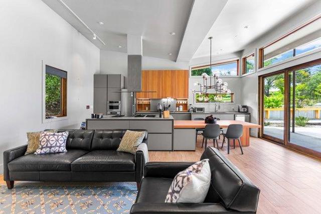 14835 Baranga Lane, Saratoga CA: https://media.crmls.org/mediaz/1e2c4329-d036-4fc4-a827-3c8d885145df.jpg