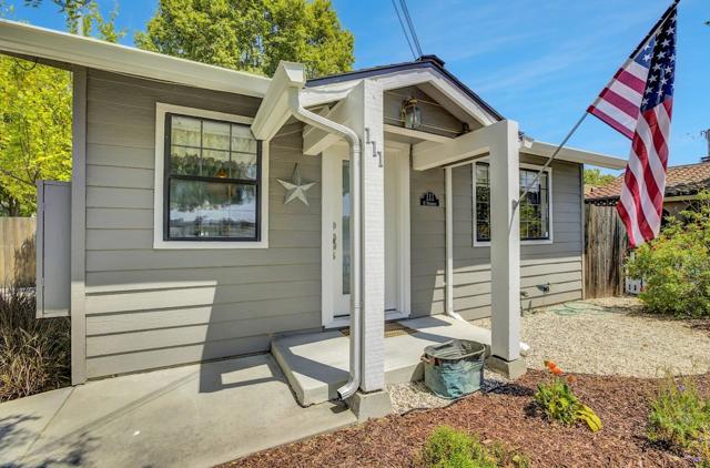 111 E Hedding Street, San Jose CA: https://media.crmls.org/mediaz/1e2c4929-3fb6-4246-91bf-6a208f37202b.jpg