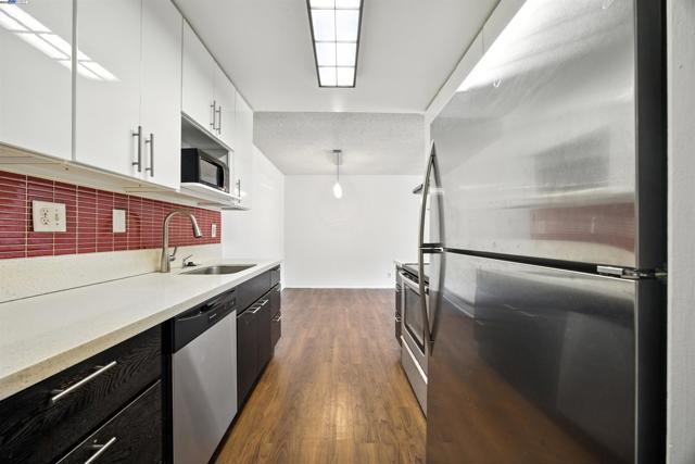 1321 Webster St, Alameda CA: https://media.crmls.org/mediaz/1e2d0e4e-3b50-49b8-ac4f-096534aa1c99.jpg