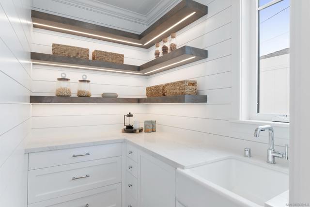 462 Westbourne Street, La Jolla CA: https://media.crmls.org/mediaz/1e2d4085-ea2b-42a0-b754-e474feee61f2.jpg