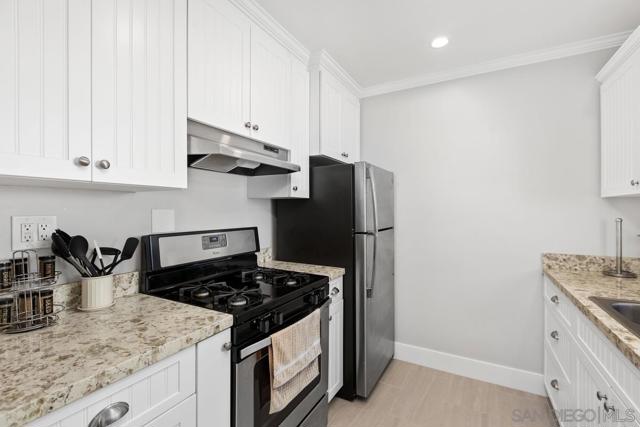 850 856 Olive Avenue, Coronado CA: https://media.crmls.org/mediaz/1e2e0b30-5d53-491e-82b5-9d325619363e.jpg