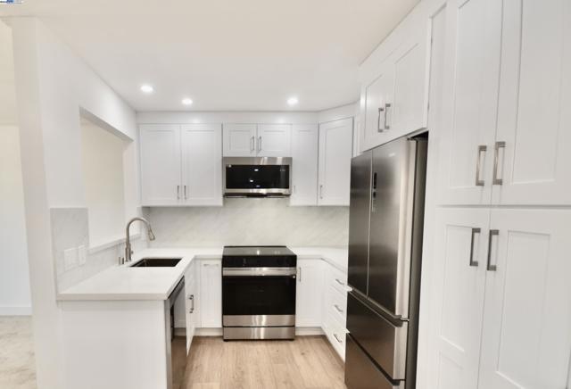 4033 Terra Granada Dr, Walnut Creek CA: https://media.crmls.org/mediaz/1e2e3541-f4ea-496d-9901-98480058080c.jpg