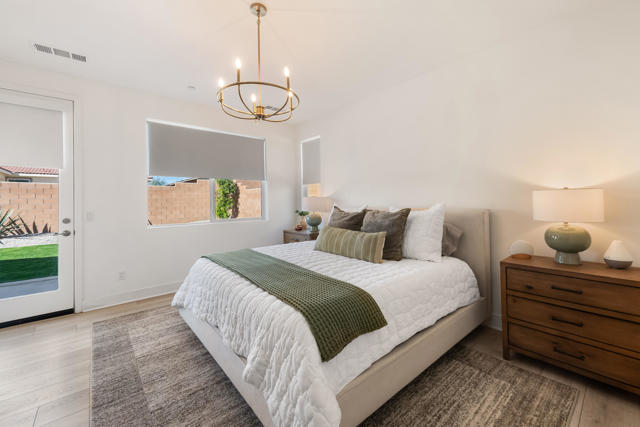 Image 16 of 44 For 40161 Padova Drive